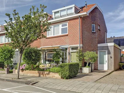 Corner house for sale: Frederik Hendrikstraat 16, Naaldwijk Centrumgebied Naaldwijk
