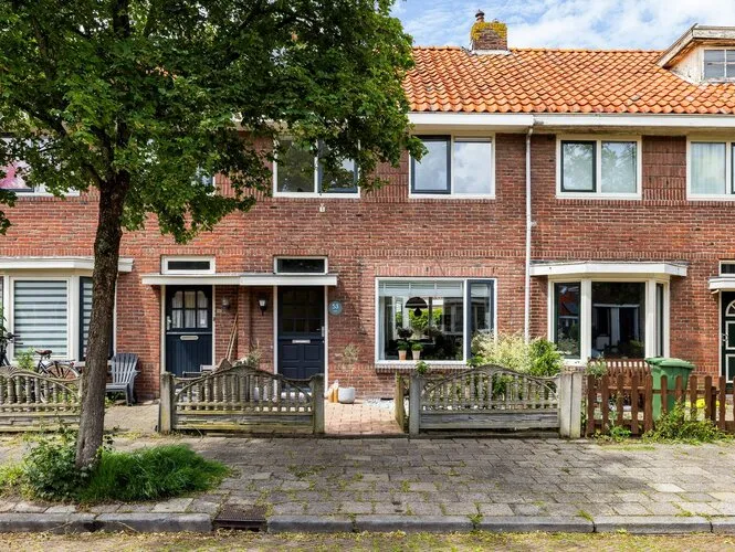 Tussenwoning te koop: Frederik Hendrikstraat 53, Sperkhem en industrieterrein Houkesloot Sneek