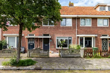 Tussenwoning te koop: Frederik Hendrikstraat 53, Sperkhem en industrieterrein Houkesloot Sneek