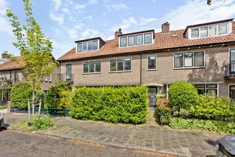 Tussenwoning te koop: Frederik van Eedenlaan 50, Staatsliedenkwartier Hilversum