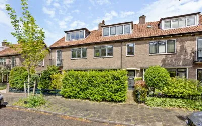Tussenwoning te koop: Frederik van Eedenlaan 50, Staatsliedenkwartier Hilversum
