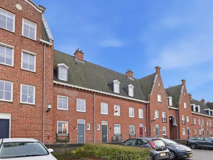 Tussenwoning te koop: Frederik Hendrik wal 1, Geertruidenberg