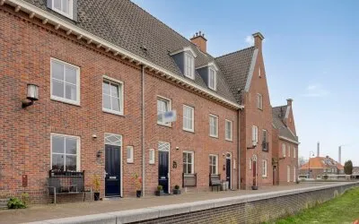 Tussenwoning te koop: Frederik Hendrik wal 83, Geertruidenberg