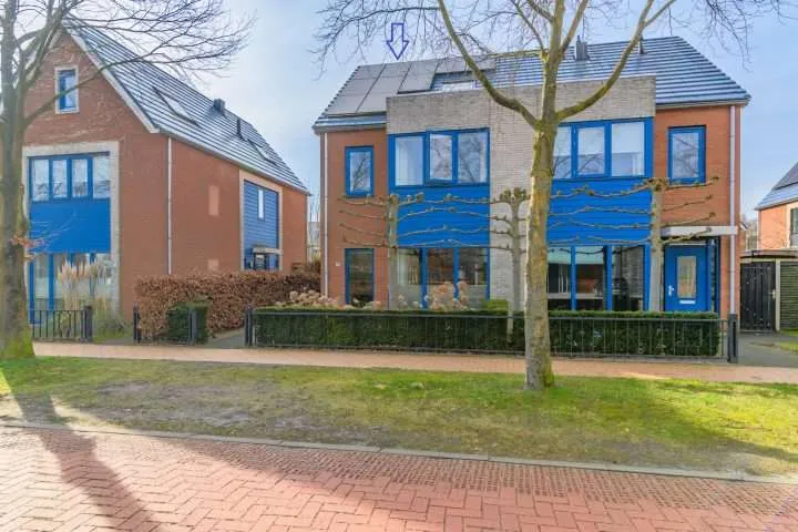 Twee-onder-één-kap te koop: Frederik Hendriklaan 90, Heerenveen