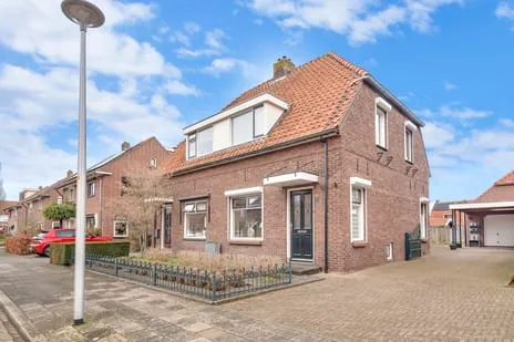 Twee-onder-één-kap te koop: Frederik Hendrikstraat 11, Wilhelminawijk Nijverdal