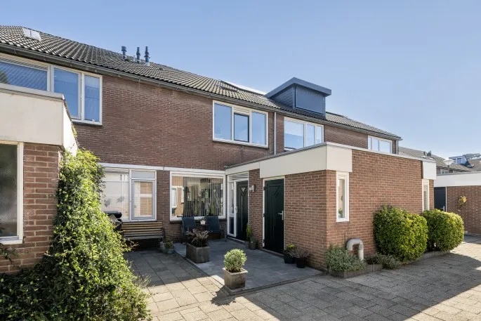 Terraced house for sale: Frenkelpad 18, Toneelspelersbuurt Schiedam