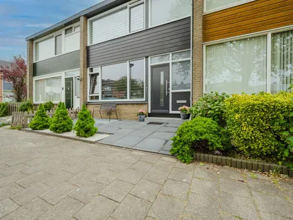 Tussenwoning te koop: Fresiastraat 50, Hoogwerf-Zuid Spijkenisse