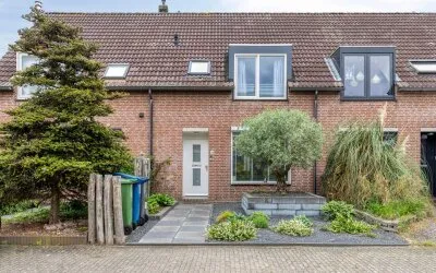 Tussenwoning te koop: Freule Claralaan 16, Nuenen-Oost Nuenen