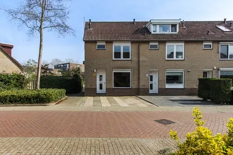 Hoekwoning te koop: Frida Katz-erf 105, Dordrecht