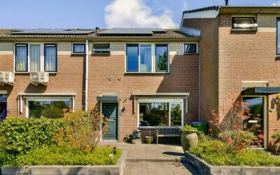 Tussenwoning te koop: Frieslandlaan 10, Hoevenbuurt Vlaardingen
