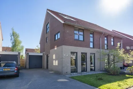 Twee-onder-één-kap te koop: Frouwesân 50, Zuiderburen Leeuwarden