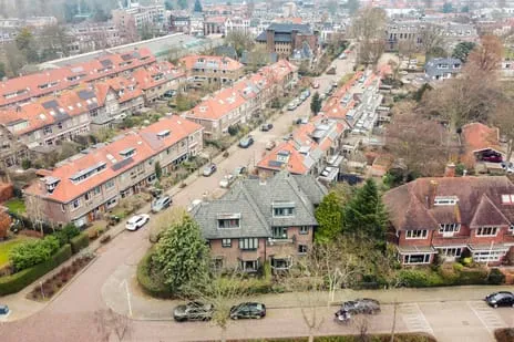 Tussenwoning te koop: Fruinlaan 8, Rijndijkbuurt Leiden