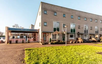 Tussenwoning te koop: Fugaplantsoen 7, Muziekwijk N.-Noord Almere
