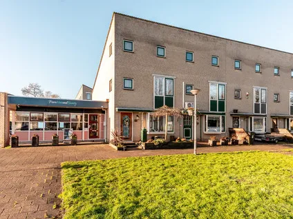 Tussenwoning te koop: Fugaplantsoen 7, Muziekwijk N.-Noord Almere