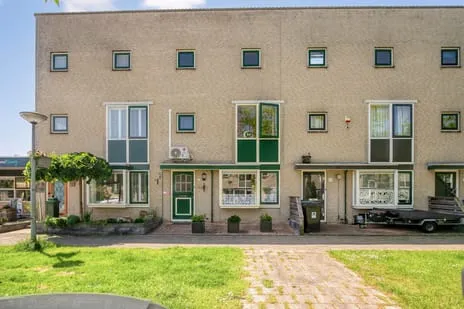 Tussenwoning te koop: Fugaplantsoen 9, Muziekwijk N.-Noord Almere