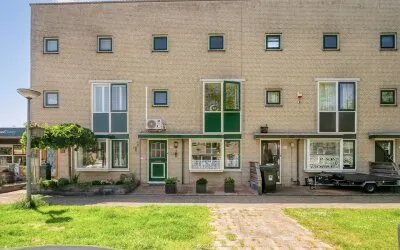 Tussenwoning te koop: Fugaplantsoen 9, Muziekwijk N.-Noord Almere