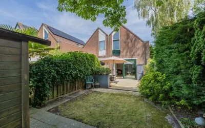 Tussenwoning te koop: G.B. de Vroomenstraat 20, Vrouwenpolderbuurt Sassenheim