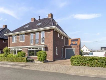 Corner house for sale: G J Brenkmanlaan 2, Verspreide huizen Kesteren Kesteren