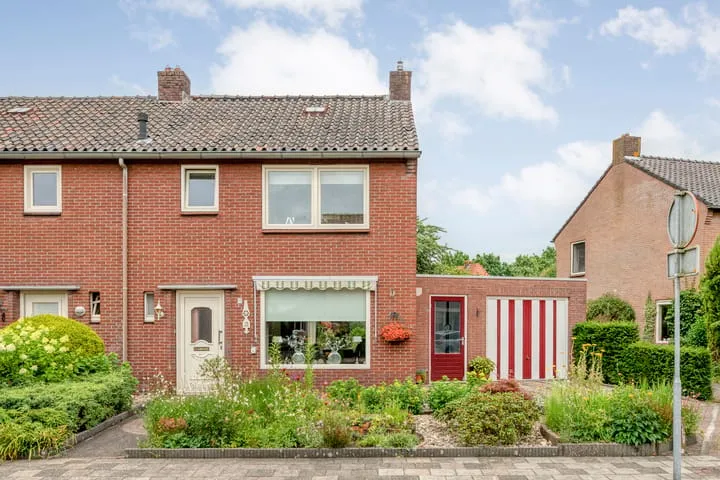 Twee-onder-één-kap te koop: G J Piksenstraat 15, Noetsele I Nijverdal