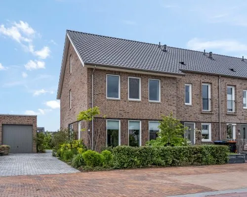 Hoekwoning te koop: G. van den Bornstraat 2, Buitengebied Barneveld Barneveld