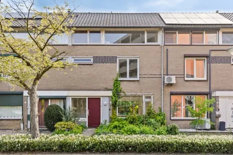 Tussenwoning te koop: G.K. van Hogendorplaan 6, Veghel