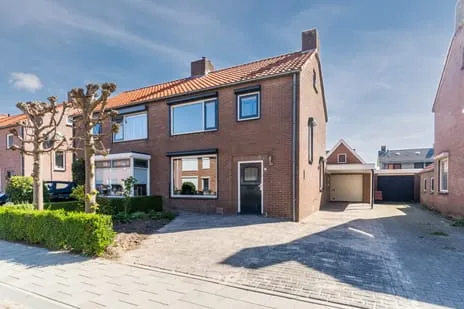 Twee-onder-één-kap te koop: G.M. Poststraat 15, Kern Wamel Wamel