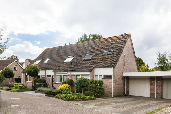 Hoekwoning te huur: Gaanderij 16, Molenbuurt Oosterhout
