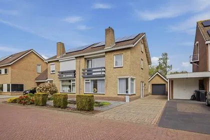 Twee-onder-één-kap te koop: Ganzenhof 3, Hoogerheide Made