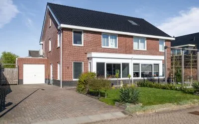 Twee-onder-één-kap te koop: Ganzenroer 11, Nieuw-Amsterdam-Centrum Nieuw-Amsterdam