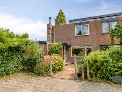 Tussenwoning te koop: Gaspeldoornlaan 10, Windrooskwartier en Heesterbuurt Gouda