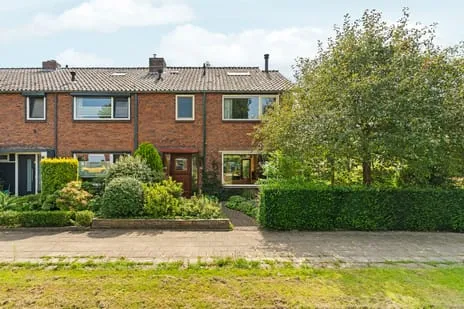 Hoekwoning te koop: Gasthuislaan 83, Velp-Zuid beneden spoorlijn Velp (Ge)
