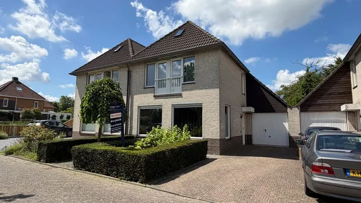 Tussenwoning te koop: Gebroeders Delhezstraat 18, Steenbergen-Noord Steenbergen (Nb)
