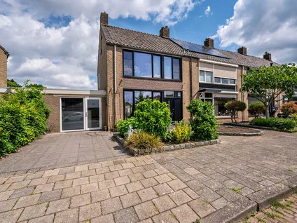 Tussenwoning te koop: Gebroeders Fodorstraat 10, De Tichelarij Venlo