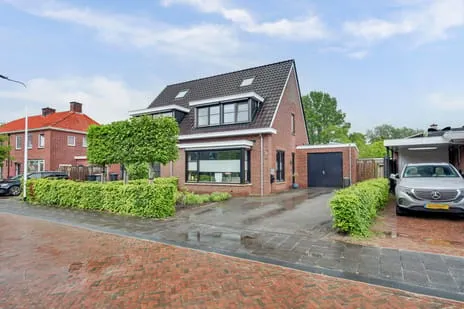 Twee-onder-één-kap te koop: Gebroeders van Doorenstraat 10, Rumerslanden Almelo