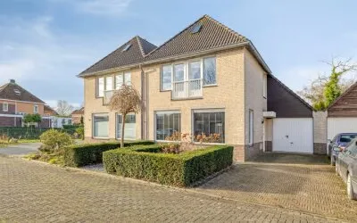 Tussenwoning te koop: Gebroeders Delhezstraat 18, Steenbergen-Noord Steenbergen