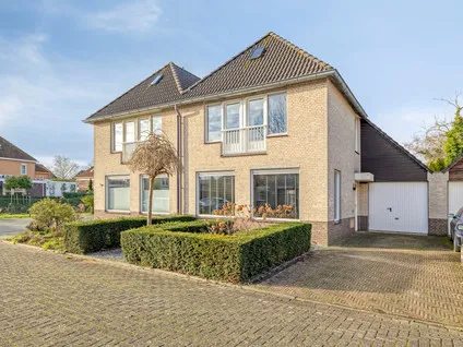 Tussenwoning te koop: Gebroeders Delhezstraat 18, Steenbergen