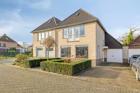 Tussenwoning te koop: Gebroeders Delhezstraat 18, Steenbergen-Noord Steenbergen (Nb)