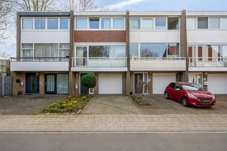 Tussenwoning te koop: Geenstraat 25, Geleen