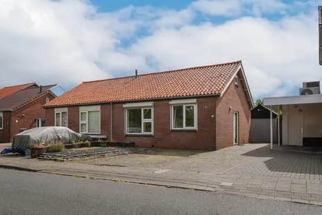 Twee-onder-één-kap te koop: Geerhofstraat 13, Hurwenen Hurwenen