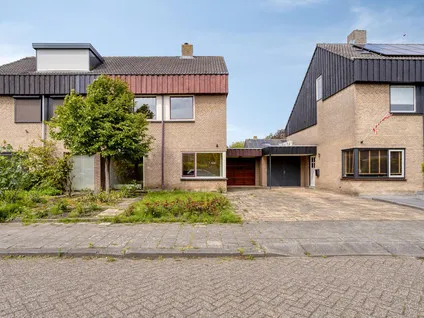 Tussenwoning te koop: Geerland 11, Krooswijk Zevenbergen