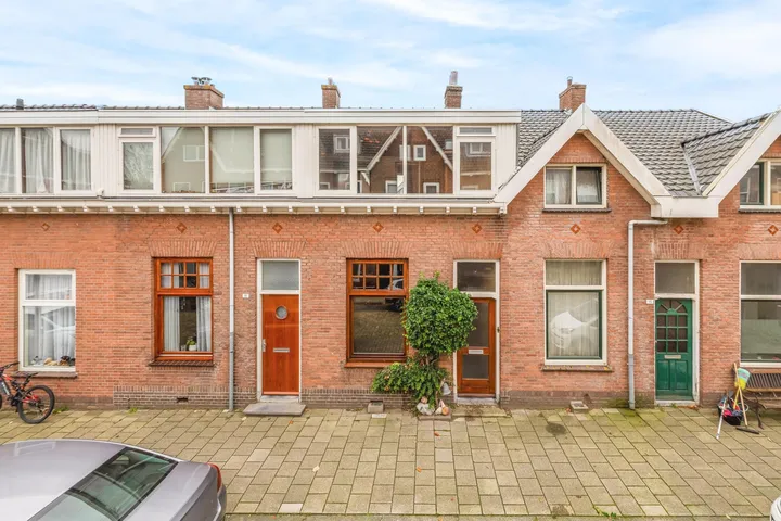 Tussenwoning te koop: Geervlietsestraat 13, Sandersbuurt Schiedam