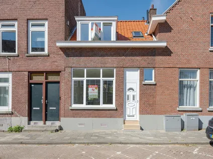 Tussenwoning te koop: Geervlietstraat 3, Tarwewijk Rotterdam