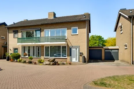Tussenwoning te koop: Gelreplein 18, Linne Linne
