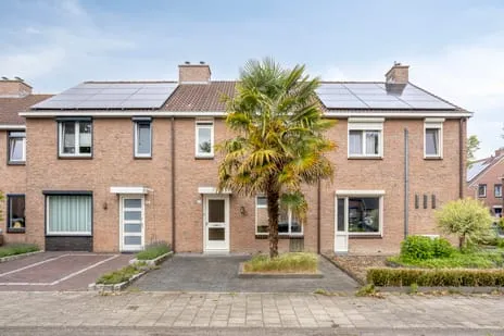 Tussenwoning te koop: Gen. Dempseystraat 22, De Riet Panningen Panningen