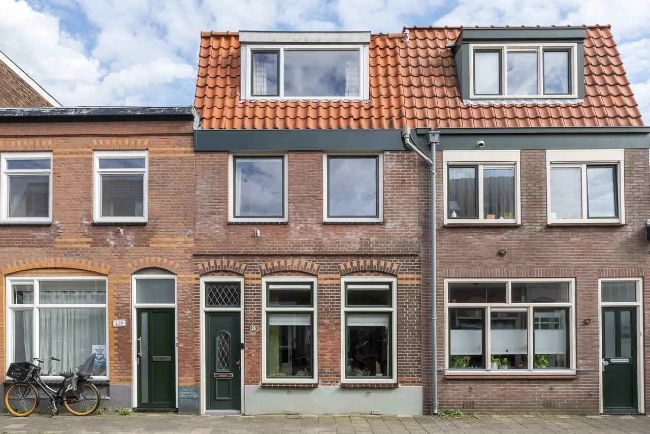 Tussenwoning te koop: Generaal Bothastraat 126, Haarlem