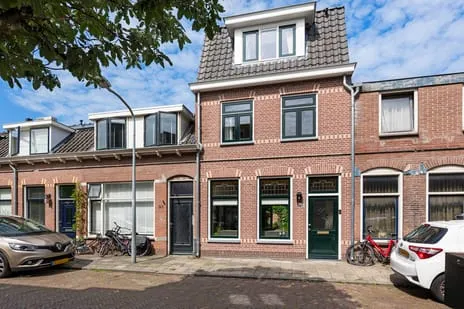 Terraced house for sale: Generaal Bothastraat 95, Generaalsbuurt Haarlem