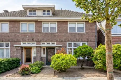 Twee-onder-één-kap te koop: Generaal Dibbetslaan 120, Generalenbuurt Eindhoven