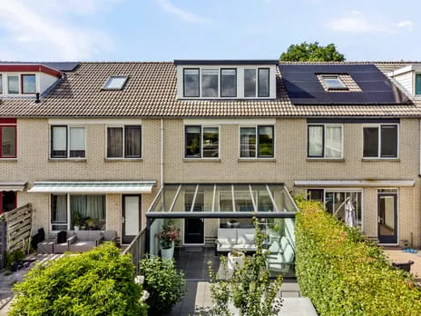 Tussenwoning te koop: Generaal Overakkerstraat 30, Verzetswijk Oost Almere