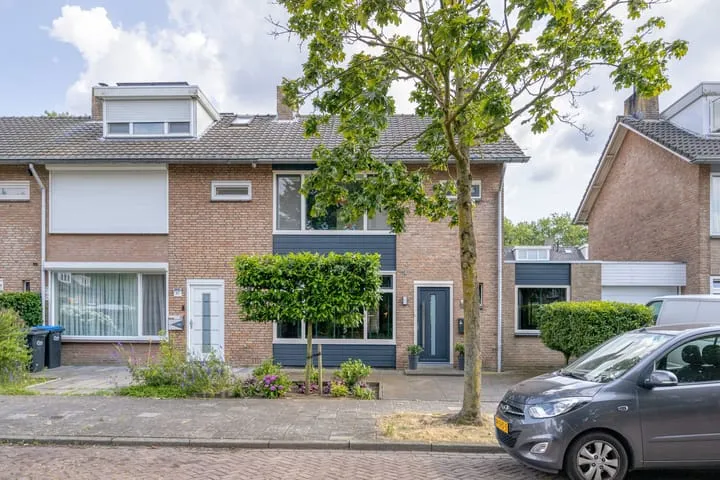 Tussenwoning te koop: Generaal van Dedemlaan 59, Generalenbuurt Eindhoven