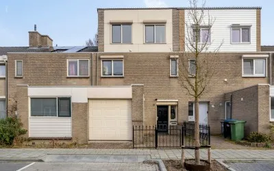 Tussenwoning te koop: Generaal Linckerslaan 10, Generalenbuurt Eindhoven